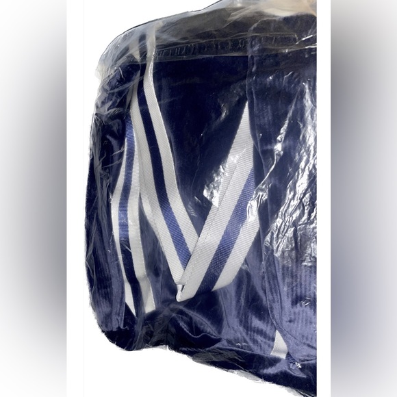 VICTORIA'S SECRET
Ribbed Velour Tote blue and white in sealed bag - Picture 5 of 6